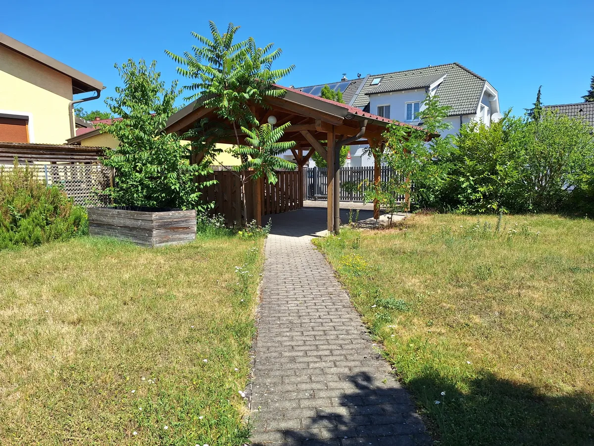 Gartengrundstück mit Sommerhaus und Carport in Kottingbrunn zu vermieten - Ansicht 2