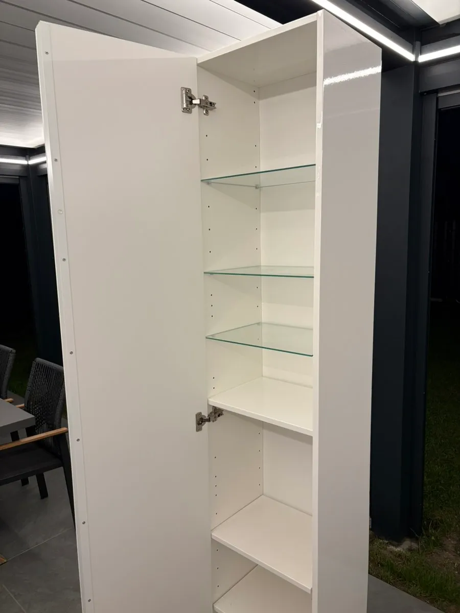 Ikea Hochschrank Godmorgon hochglanz weiß, € 30,- (4030 Linz)