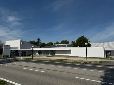 Gewerbeimmobilie mieten in Wels – 444 m², € 123.456.789 – Bild 1 von 12