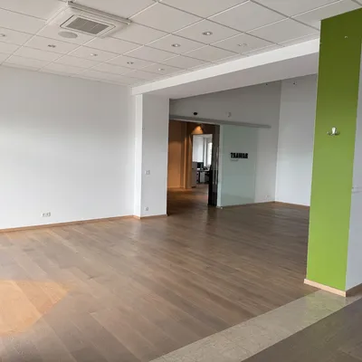 Gewerbeimmobilie mieten in Wels – 444 m², € 123.456.789 – Bild 11 von 12
