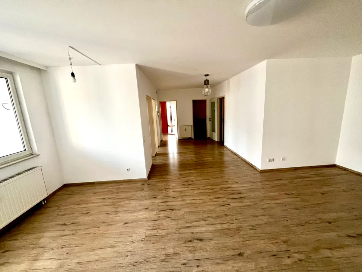 Helle 3-Zimmer-Wohnung mit Loggia & Tiefgarage in Toplage - Ansicht 2