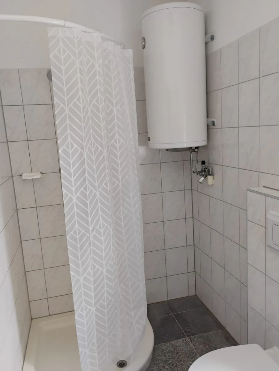Nette ein Zimmer Wohnung EG zu vermieten – pohled 2
