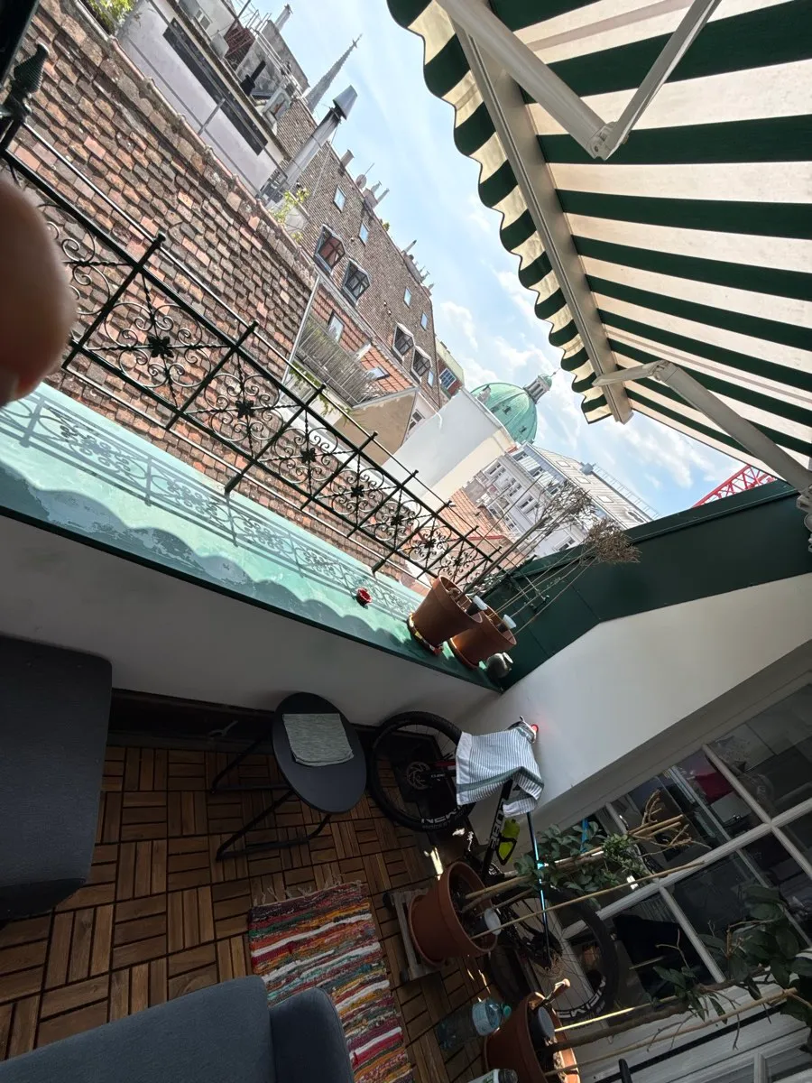 AB SOFORT ! Charmante 2-Zimmer-Altbauwohnung mit Loggia im Herzen des 1. Bezirks - Nachmieter: in gesucht, Miete inkl. Strom- und Heizkosten, alle Möbel sind neu und können OHNE ABLÖSE übernommen werden - Ansicht 3