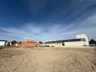 Gewerbeimmobilie mieten in Mistelbach – 2 000 m², € 1 – Bild 1 von 4
