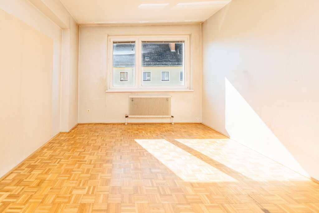 GEIDORF I UNSANIERTER WOHNJUWEL I RUHIGE LAGE MIT GRÜNBLICK I HOHE RÄUME I ALTBAUCHARME MIT PARKETT I BAD MIT BADEWANNE I PROJEKT WOHNEN - Ansicht 2