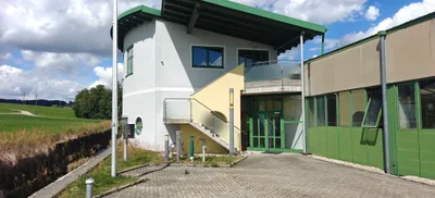 7-Zimmer-Gewerbeimmobilie mieten in Vöcklabruck – 140 m², € 1.400 – Bild 1 von 12