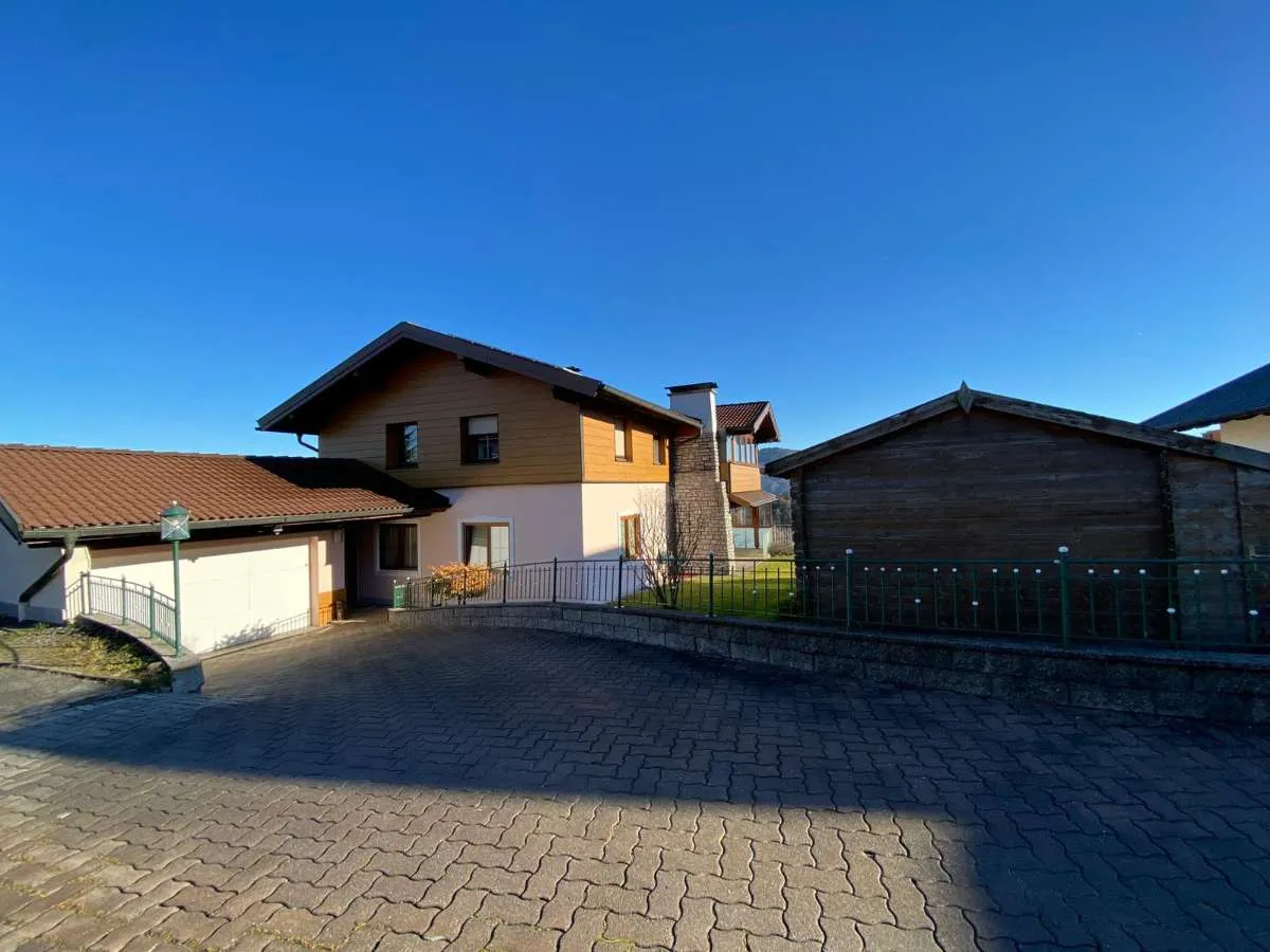 Privat: Panorama-3-Seenblick! 4,5-Zimmer Wohnung mit Wintergarten, 2 Stellplätze - Seeham - Ansicht 2