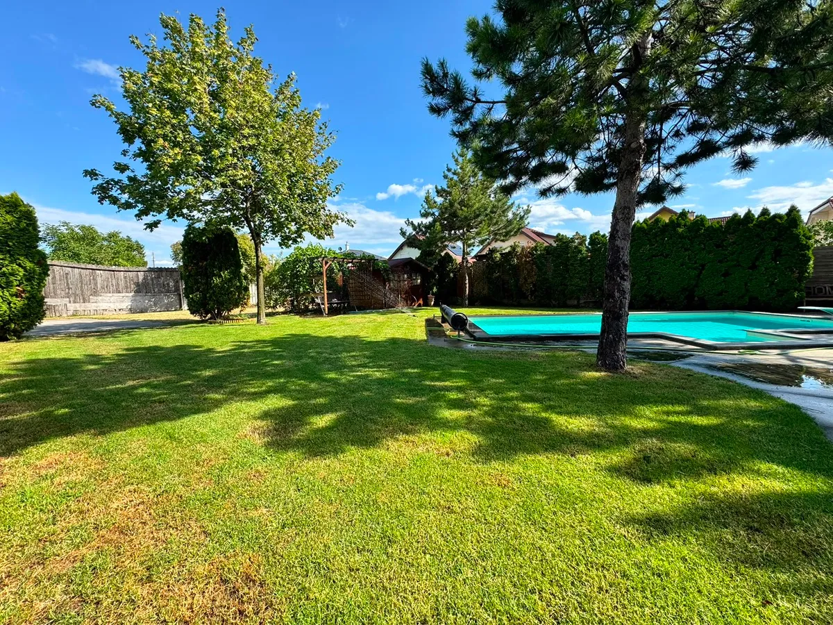 Privatsphäre pur: 596 m² Baugrundstück mit eigenem Pool & Gartenhütte! - Ansicht 3