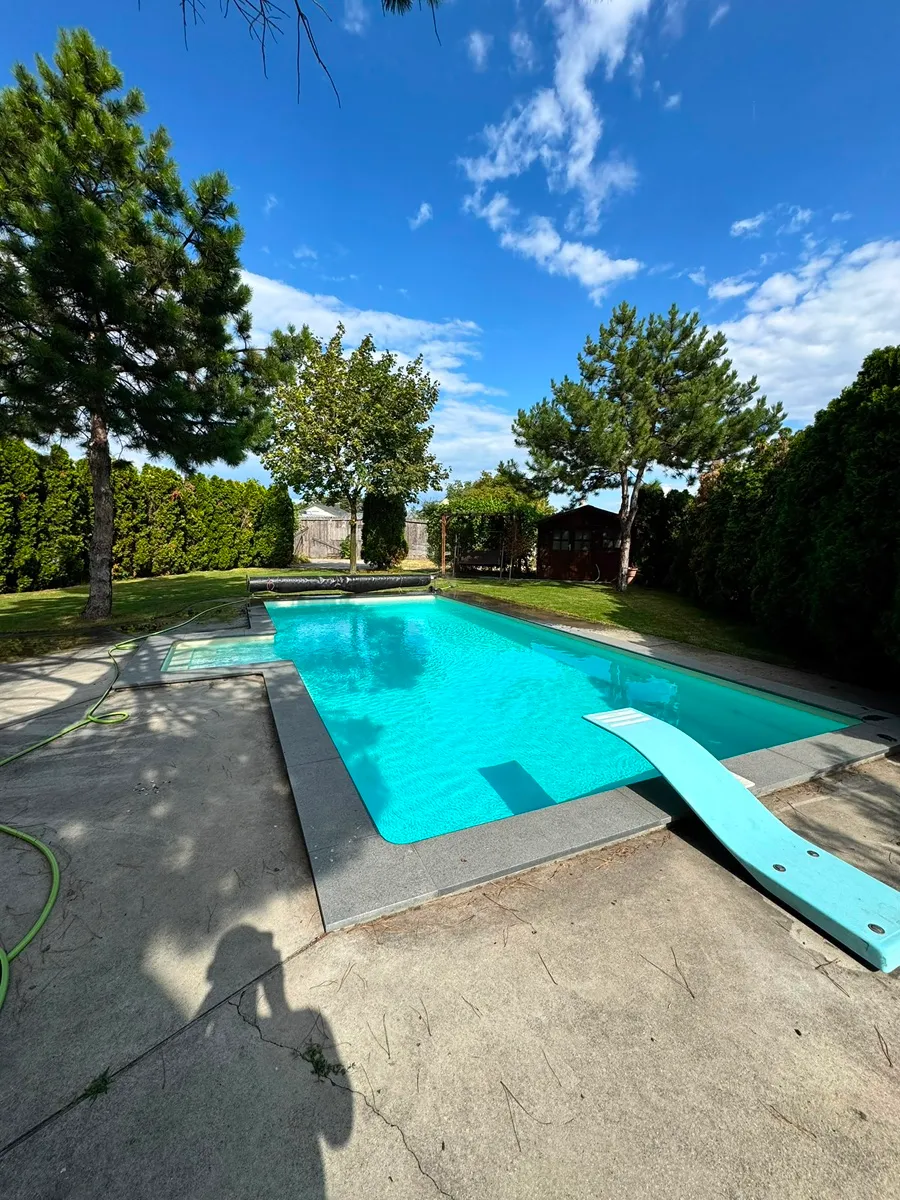Privatsphäre pur: 596 m² Baugrundstück mit eigenem Pool & Gartenhütte! - Ansicht 2
