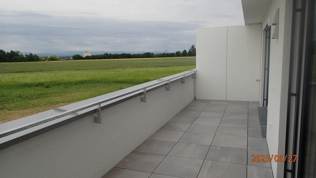 Eigentumswohnung in Top Lage - herrliche Aussicht, beste Wohnqualität und idealer Grundriss - Ansicht 2