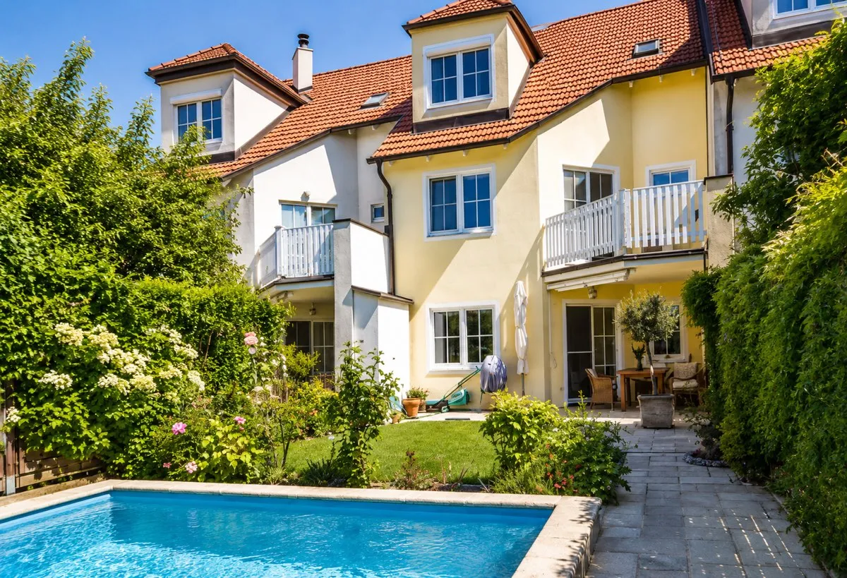 Provisionsfrei - Exklusives Familienhaus mit Pool, Sauna & Tiefgarage - Eigengrund - Ansicht 2