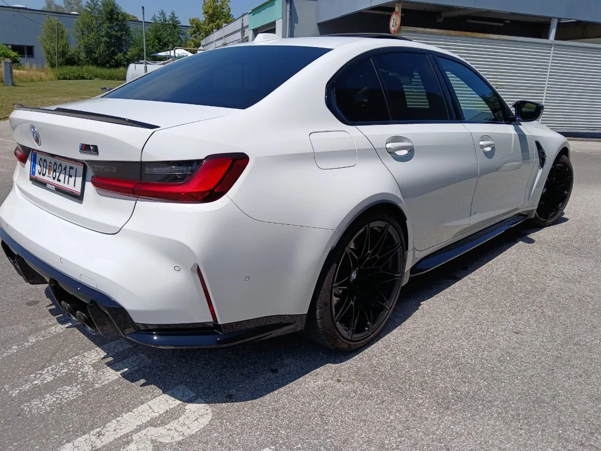 BMW 3 Series 2024 photo 3