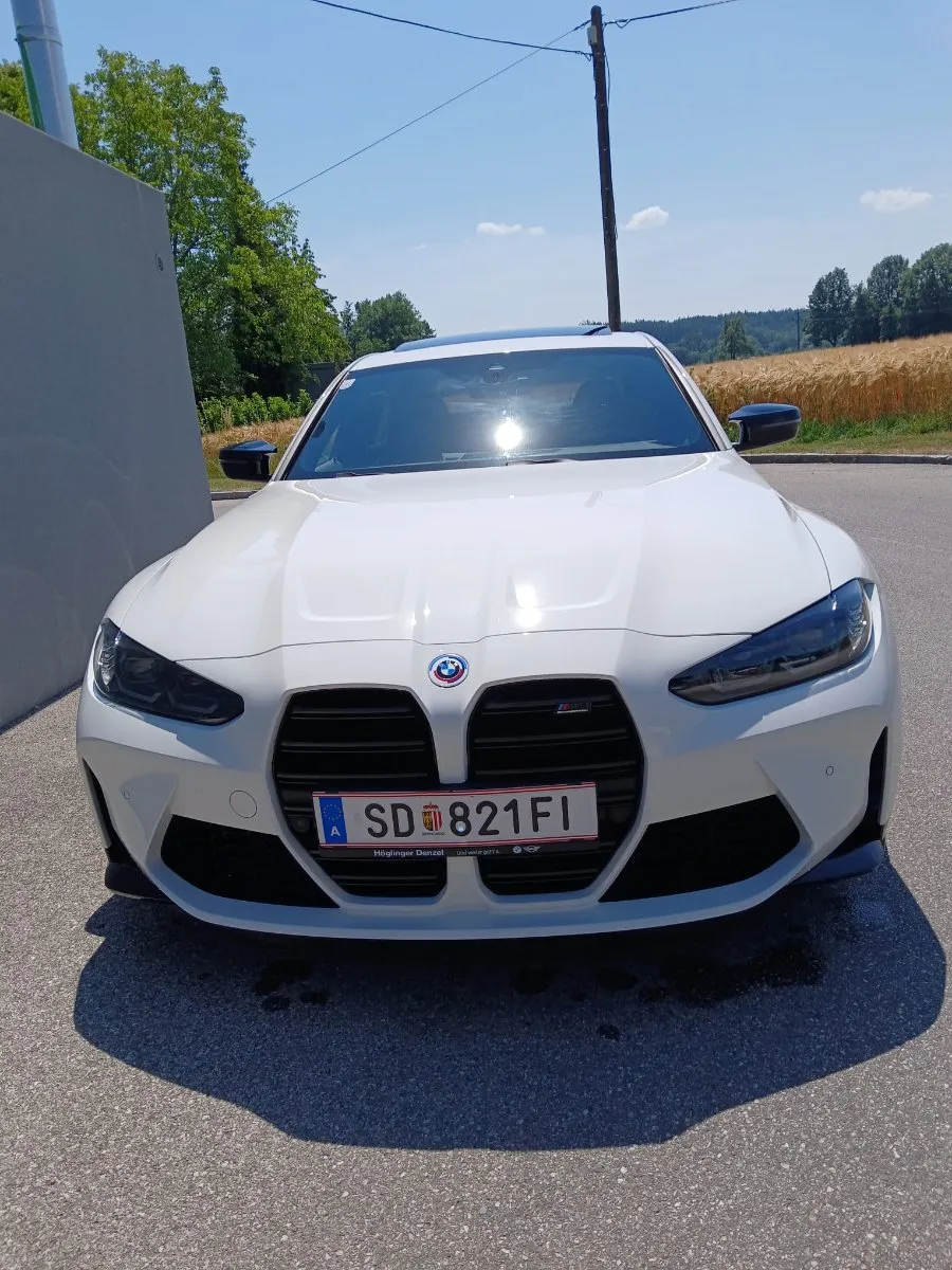 BMW 3 Series 2024 photo 2