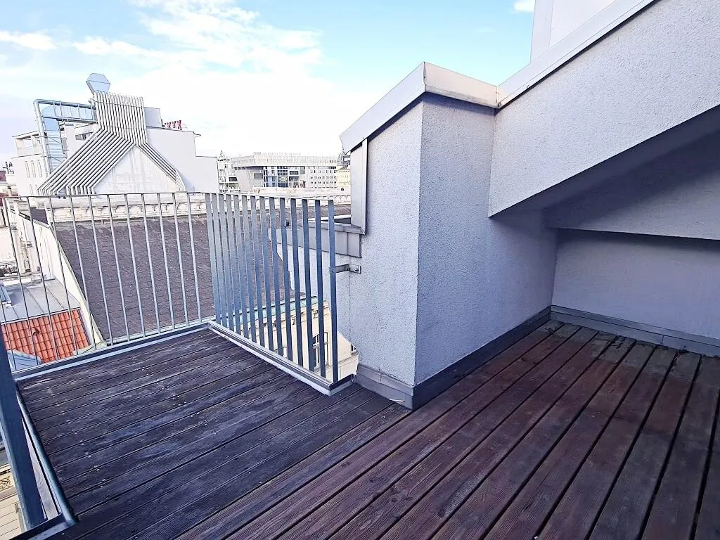 FUZO Mariahilfer Straße, 104 m² Dachgeschoß mit 14 m² Freifläche, 2 Zimmer, Wohnküche, Wannenbad, Parketten, Klimaanlage, Stumpergasse - Widok 2