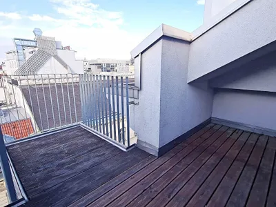 FUZO Mariahilfer Straße, 104 m2 Dachgeschoß mit 14 m2 Freifläche, 2 Zimmer, Wohnküche, Wannenbad, Parketten, Klimaanlage, Stumpergasse – Bild 2