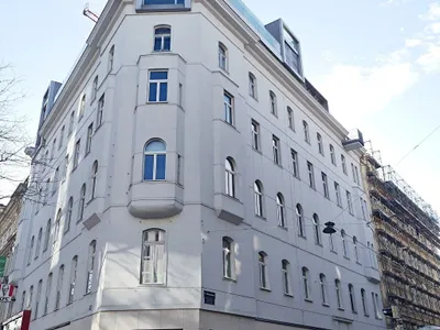 FUZO Mariahilfer Straße, 104 m2 Dachgeschoß mit 14 m2 Freifläche, 2 Zimmer, Wohnküche, Wannenbad, Parketten, Klimaanlage, Stumpergasse – Bild 3