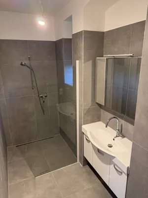 2-Zimmer-Wohnung mieten in Baden – 48 m², € 750 – Bild 2 von 12