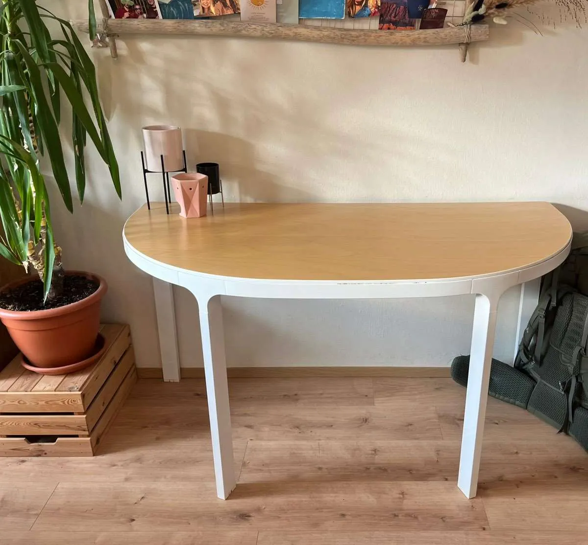 Tisch bzw. Schreibtisch halbrund, € 45,- (6020 Innsbruck)