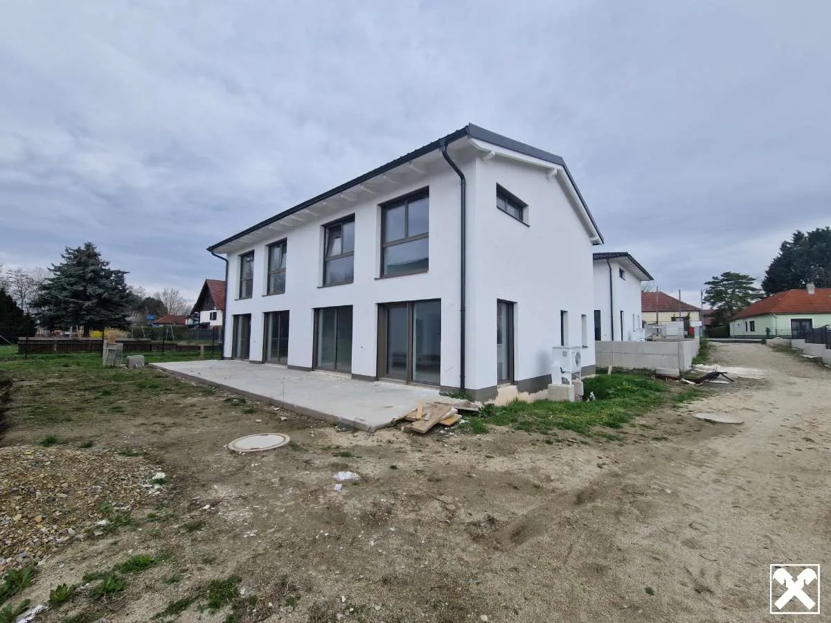 WOHNEN AN DEN DONAUAUEN UND AM WAGRAM: MODERN, MASSIV & HOCHWERTIG WOHNEN IN DER WEINREGION WAGRAM MIT BESTER INFRASTRUKTUR UND VERKEHRSANBINDUNG – pohled 3