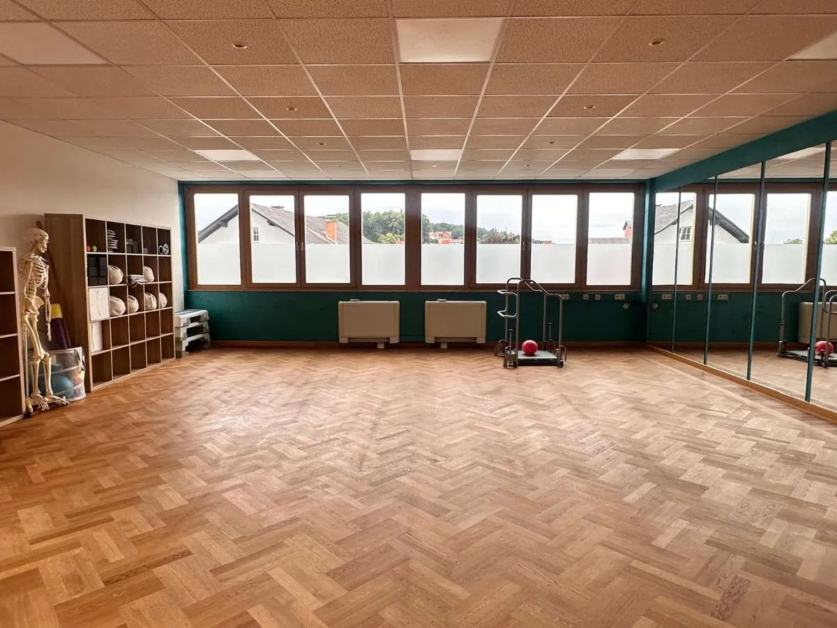 Viel Platz für Bewegung! Großzügiger Praxis- oder Seminarraum in Sebersdorf! – pohled 2