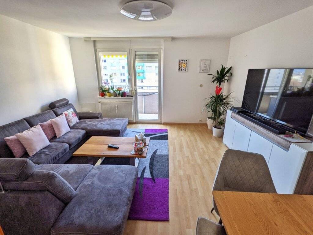 Olympisches Dorf: Großzügige 4-Zimmer-Wohnung im 9. Obergeschoss mit Lift, zwei Balkonen & Tiefgaragenabstellplatz - Ansicht 2