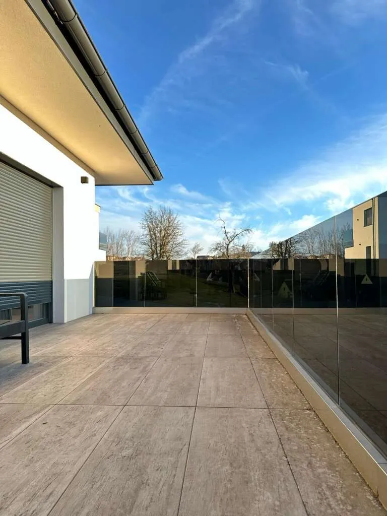 Modernes Einfamilienhaus mit Garage - Vaade 2