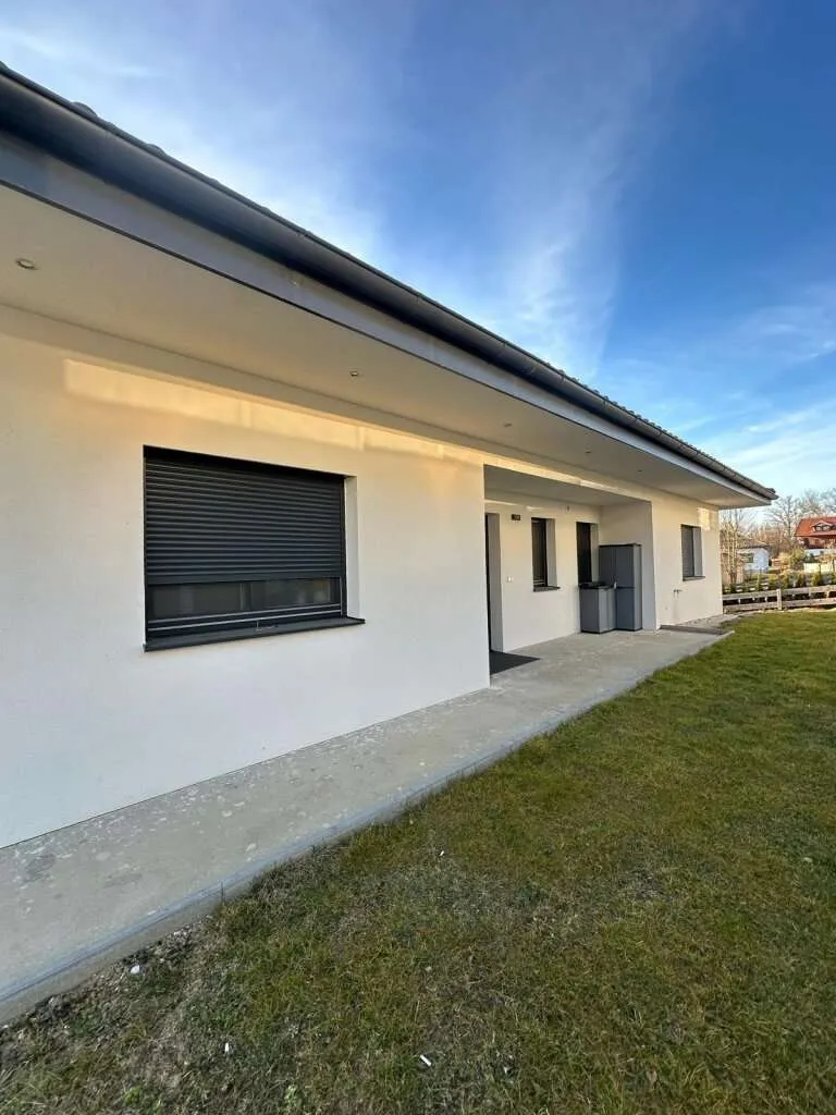 Modernes Einfamilienhaus mit Garage - Vaade 3