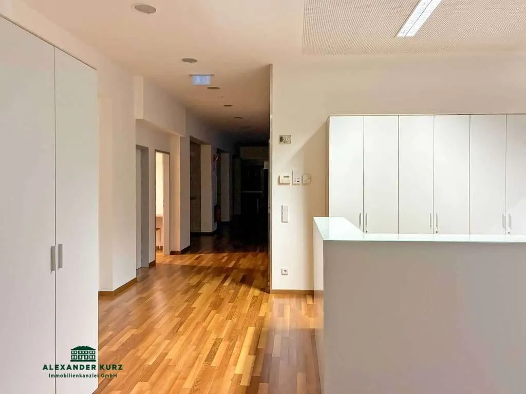 Moderne großzügige Bürofläche, 2 Parkplätze inklusive - Ansicht 3