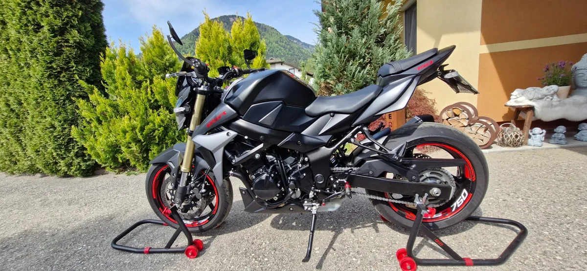 Suzuki GSR