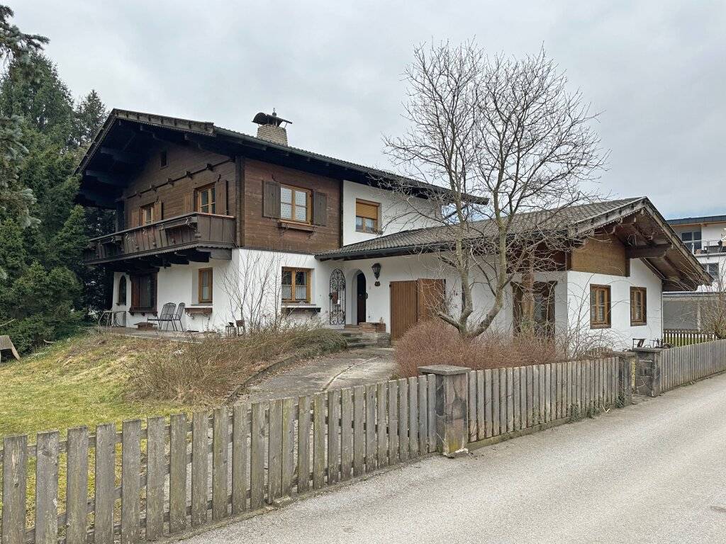 Seltene Gelegenheit in Radfeld: Großes Baugrundstück mit älterem Einfamilienhaus!, Radfeld