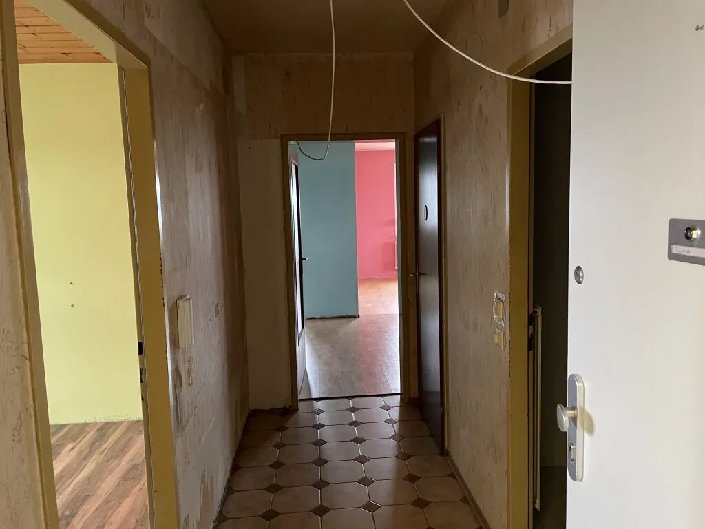 Eigentumswohnung - Renovierungsbedürftig - Ansicht 3