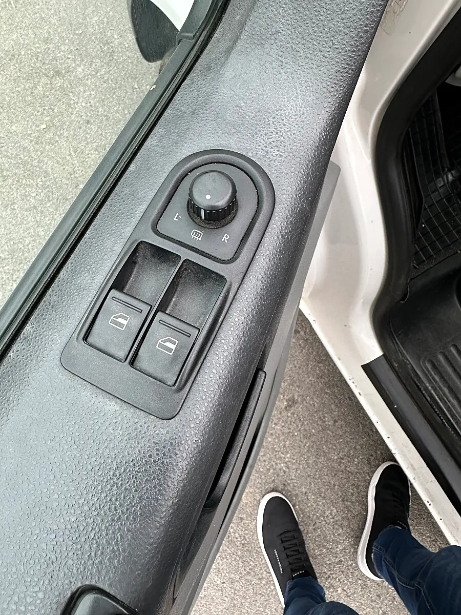 VW Transporter T5 2.0 TDI Kasten 4Motion Transporter / Kastenwagen – Bild 13