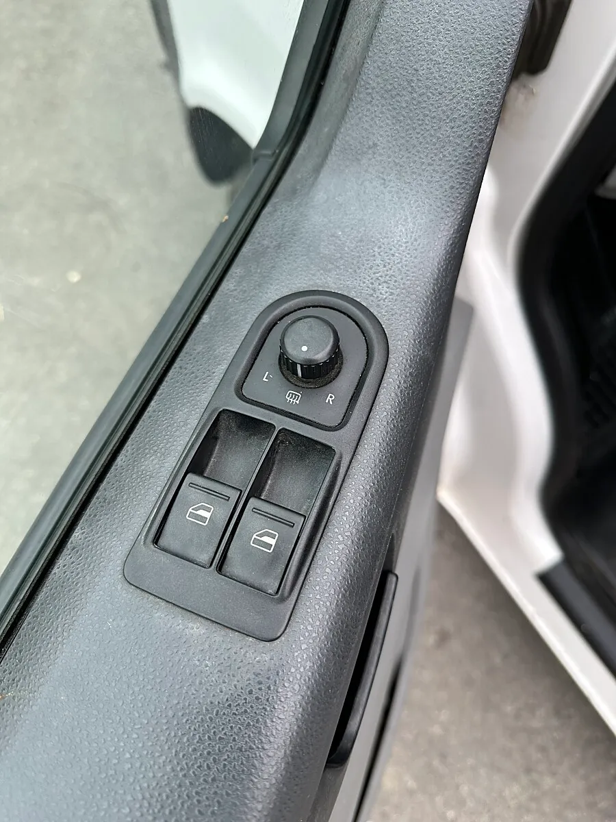 VW Transporter T5 2.0 TDI Kasten 4Motion Transporter / Kastenwagen – Bild 14