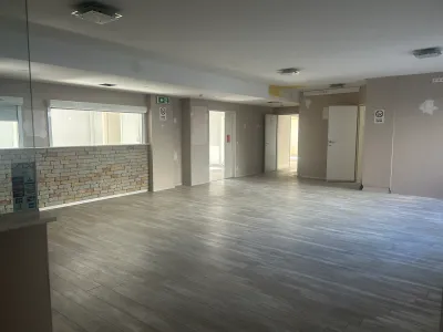 Gewerbeimmobilie mieten in Wien – 233 m², € 8