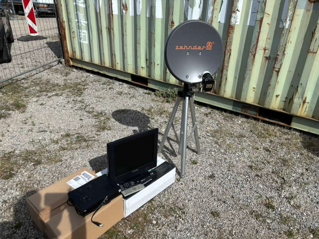 Camping- SAT Schüssel Zehnder, Fernseher, Receiver