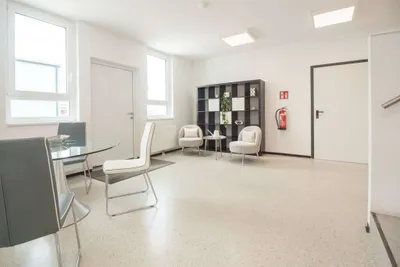 1-Zimmer-Gewerbeimmobilie mieten in Baden – 24 m², € 250 – Bild 2 von 22