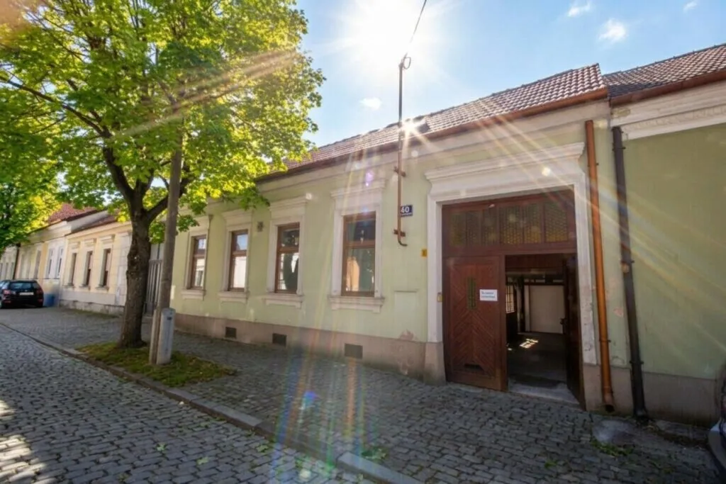 Entzückendes Haus im Herzen von Stammersdorf - Ansicht 2