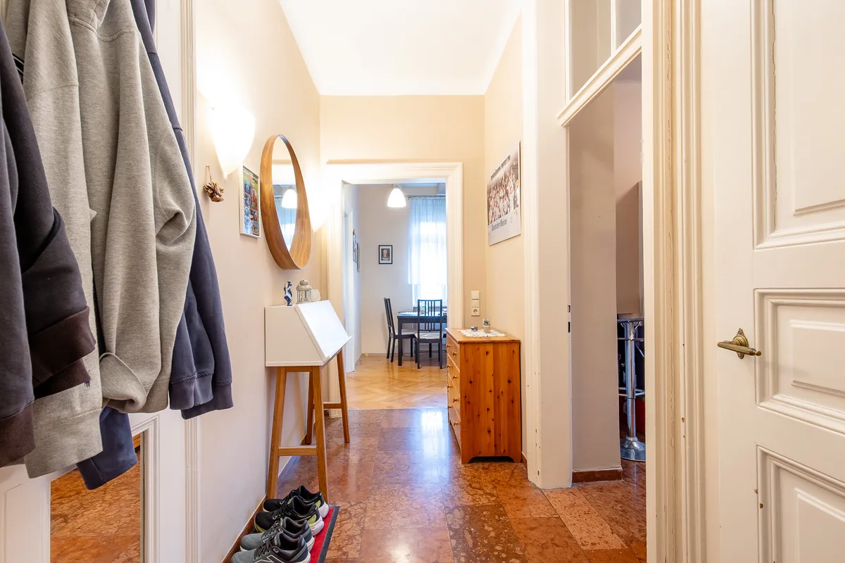 RIEDENBURG | Neuwertige 2-Zimmerwohnung mit Altbauflair in generalsanierter Ceconi Villa - Widok 2