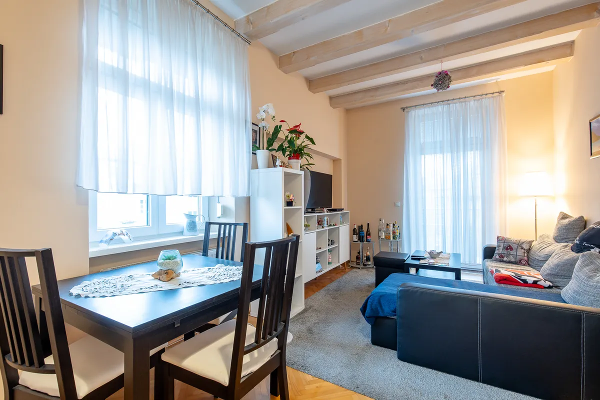 RIEDENBURG | Neuwertige 2-Zimmerwohnung mit Altbauflair in generalsanierter Ceconi Villa - Widok 3