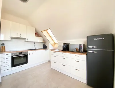 HELLE 2 ZIMMER DACHGESCHOSS-WOHNUNG IN MAUER – Bild 2