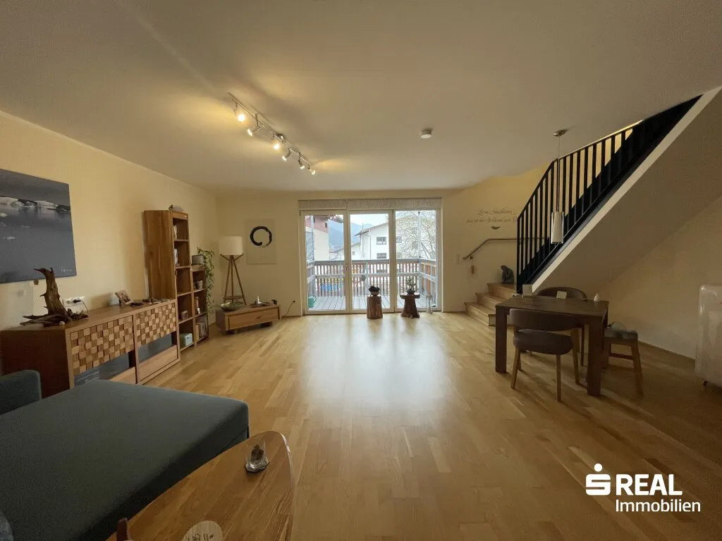 Modernes Wohngefühl auf zwei Ebenen - neuwertige Maisonette-Wohnung mit Balkon und traumhaftem Ausblick in Bad Häring - Ansicht 2