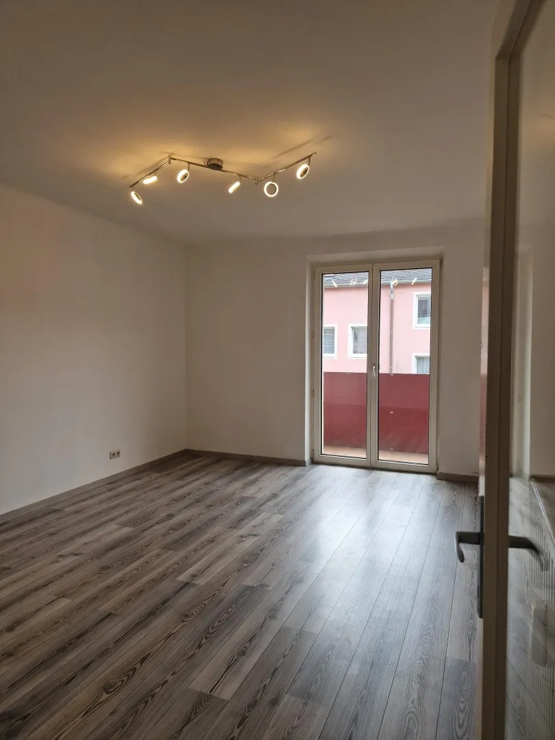 "Sonnige Balkonwohnung mit vollausgestatteter Küche und Essplatz" – pohled 2