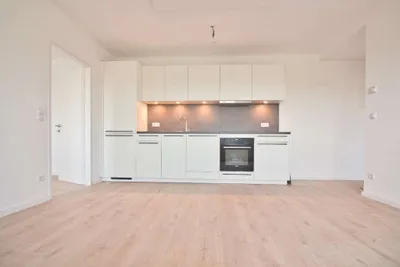 Moderne 3-Zimmer-Wohnung mit großer Wohnküche - ideal für 2er-WGs oder Paare – Bild 2