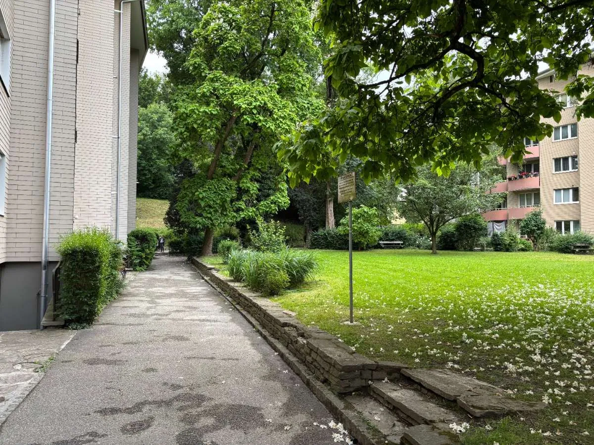 3-Zimmer-Wohnung mit Balkon & Blick ins Grüne zu verkaufen (privat, keine Maklergebühren) - Ansicht 2