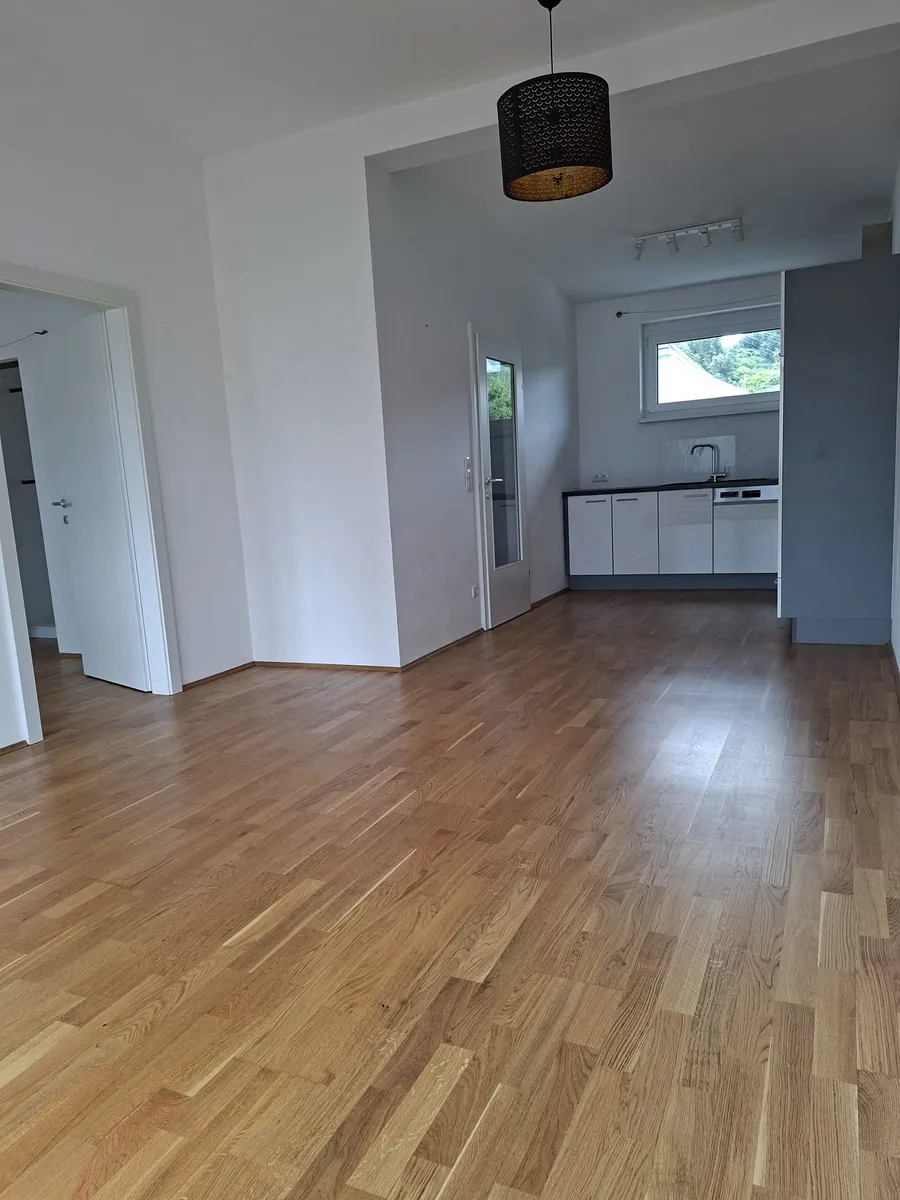 Helle 2-Zimmer-Wohnung inkl Tiefgarage - Widok 2