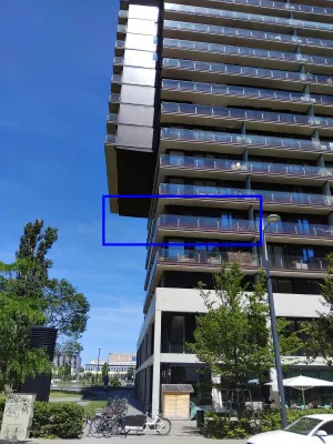 2 - Zimmer Wohnung 51 m² im TrIIIple Tower 3. Bezirk mit 16 m² Balkon & Dach-Pool Benutzung