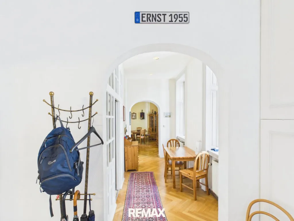 Charmante Altbauwohnung mit 87,5m² mit Einbauküche, Lift und Badewanne im Herzen des 7. Bezirks! - Ansicht 2