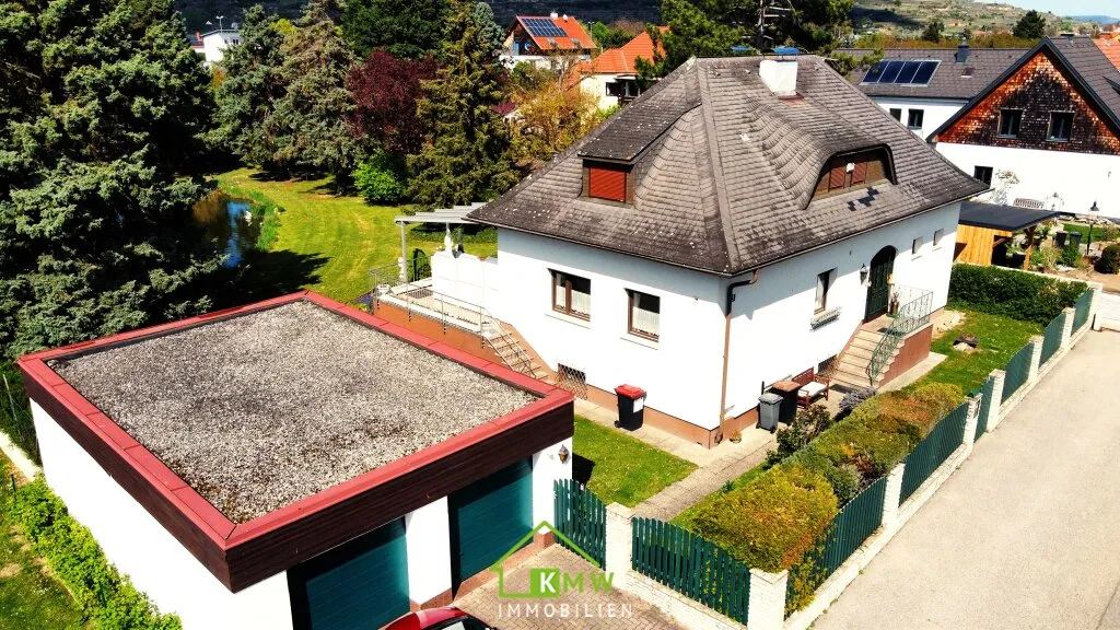 gepflegtes Wohnhaus in Ruhelage mit großem Garten, Schwimmteich und Doppelgarage - Ansicht 2
