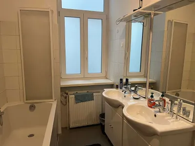 Zentral gelegene 2,5 Zi-Altbauwohnung (WG-geeignet) in Gründerzeithaus – Bild 3