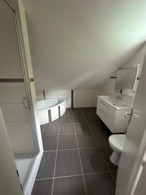 4-Zimmer-Wohnung mieten in Gmunden – 140 m², € 1.400 – Bild 2 von 9